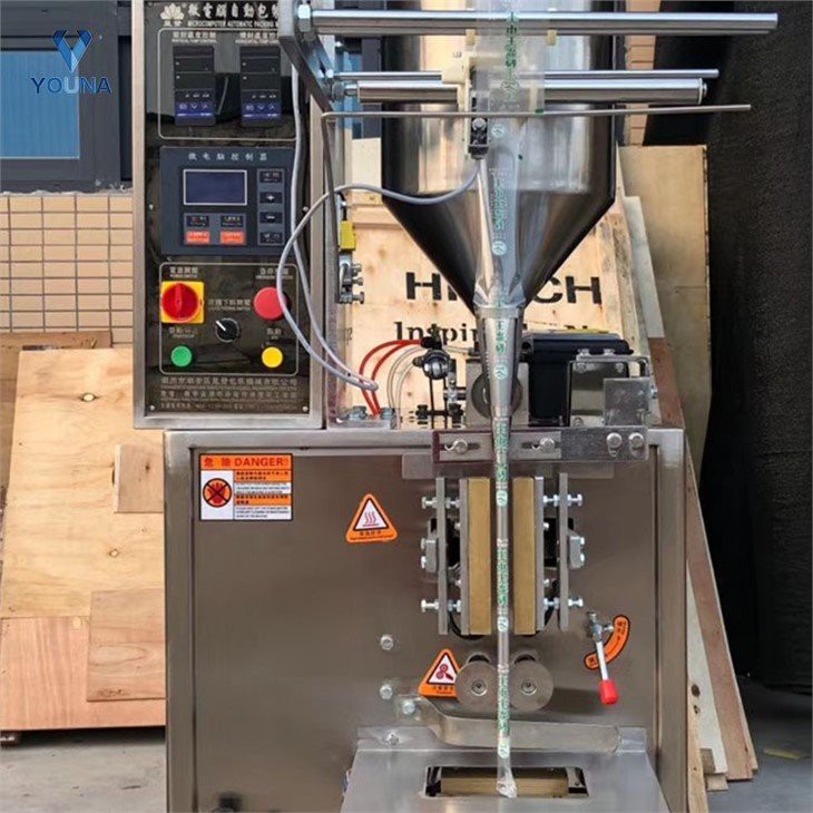 automatic chilli sauce packing machine (4)